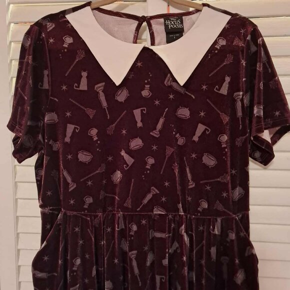TORRID DISNEY HOCUS POCUS VELVET DARK PURPLE DRESS WHITE COLLAR 1X NWOT - Picture 6 of 9